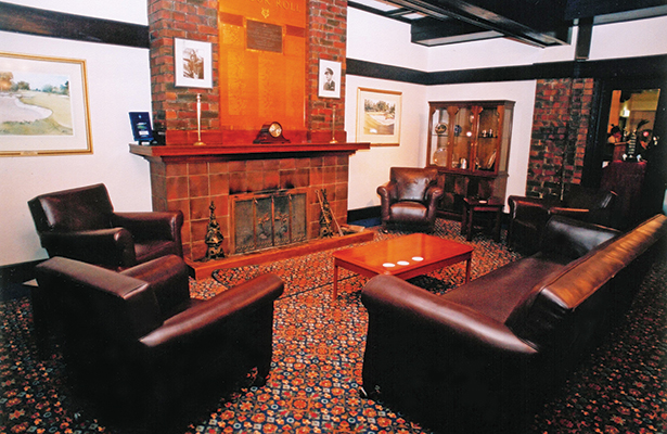 Victoria Golf Club Lounge