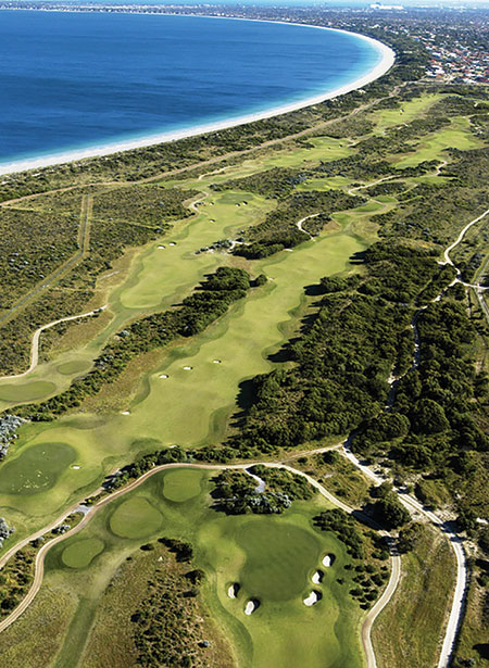 An aerial view of Links Kennedy Bay's proximity to the ocean.