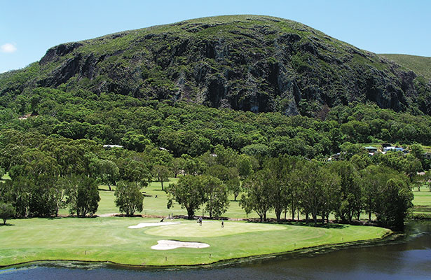 While relatively flat, Mt Coolum uses eye-catching bunkering on the ground and the towering Mt Coolum in the sky to visually inspire golfers.
