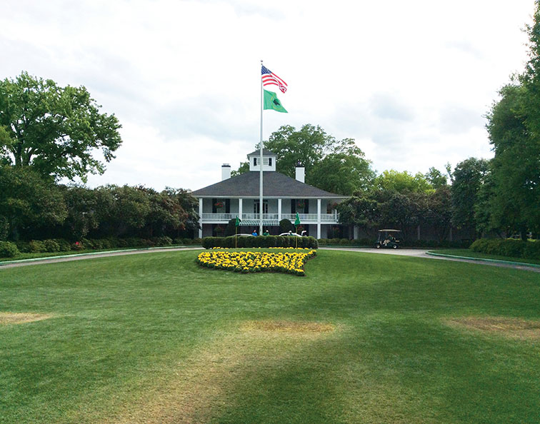 Augusta National Golf Club has an unmistakable entry.