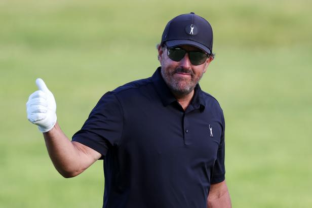 this-story-about-phil-mickelson-helping-a-golfer-practice-for-q-school-is-why-he’s-still-a-legend