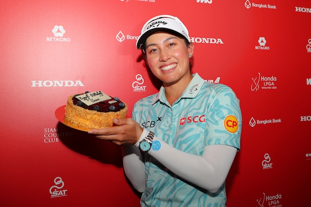 World No. 1 treats adoring fans to a scorching 63 on her birthday in her native Thailand